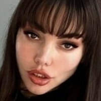 Эмилиплейс Голая