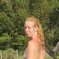 Аня до субурбио Голая