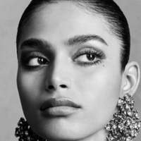 Бхавита Мандава Голая