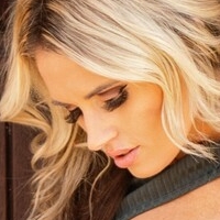 Бикинихантресс Голая