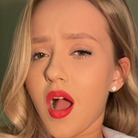 Эмели Блюр Голая