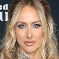 Бриттани Махоумс Голая