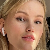 Кёрли Лолли Голая