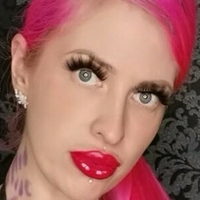 КёрвиЭнни Голая