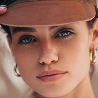 Элль Троубридж Голая