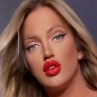 Иви Мари Голая