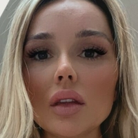 Холлі Філіппа Голая