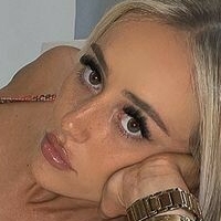 Холли Мэттьюз Голая