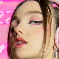 Лиззи Янг Голая