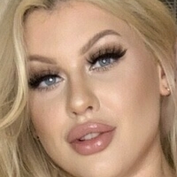 Мадалайн Голая