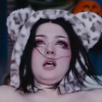 мэднессалис Голая