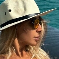 МрРоберта Голая