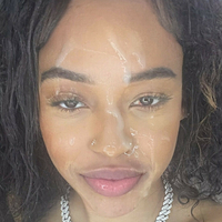 Надира Супремаси Голая