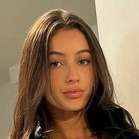 Фиби Чакар Голая