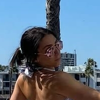 Рианна Скилс Голая