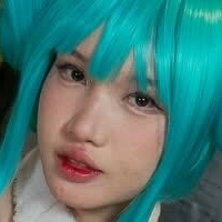 Сера Комори Голая