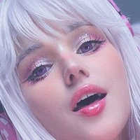 Широгане-Сама Тред в социальных сетях Голая